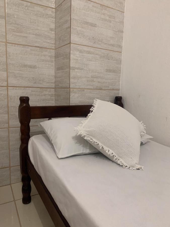 Quarto Econômico com 2 Camas de Solteiro